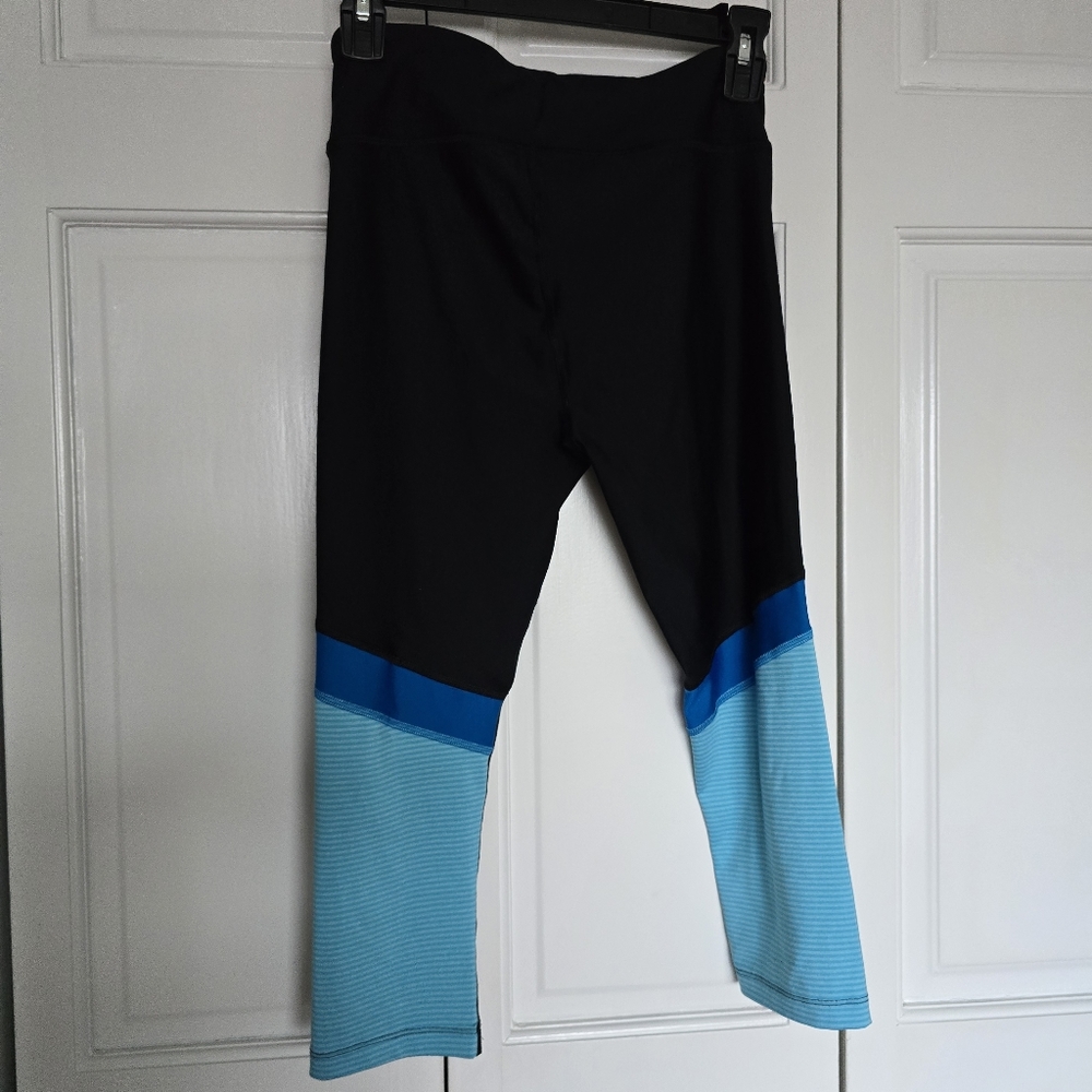 Under Armor Capri Compression Leggings - image 4